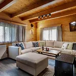 Private Summer House With Swimming Pool, Bar And Pit For Football And Volleyball Hébergement de vacances