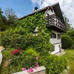 Hébergement de vacances Private Summer House With Swimming Pool, Bar And Pit For Football And Volleyball
