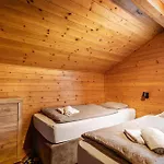 Private Summer House With Swimming Pool, Bar And Pit For Football And Volleyball Hébergement de vacances *