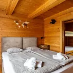 Hébergement de vacances Private Summer House With Swimming Pool, Bar And Pit For Football And Volleyball *