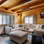 Hébergement de vacances Private Summer House With Swimming Pool, Bar And Pit For Football And Volleyball Hvezdonice