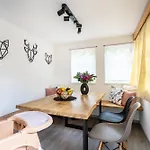 Private Summer House With Swimming Pool, Bar And Pit For Football And Volleyball Hvezdonice