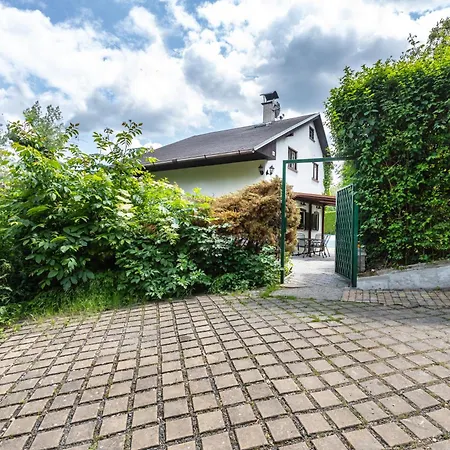 Family With Private Pool, Bar & Sports Field Holiday home *