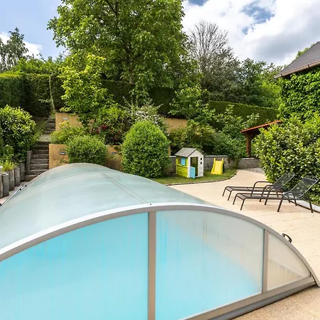 Family With Private Pool, Bar & Sports Field Holiday home *