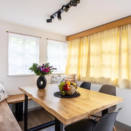 Holiday home Family With Private Pool, Bar & Sports Field Hvezdonice
