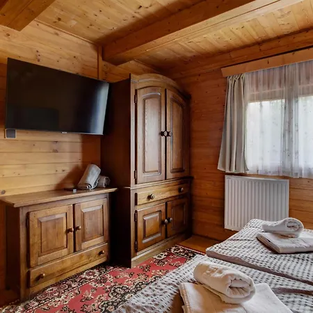 Private Summer House With Swimming Pool, Bar And Pit For Football And Volleyball Hvezdonice