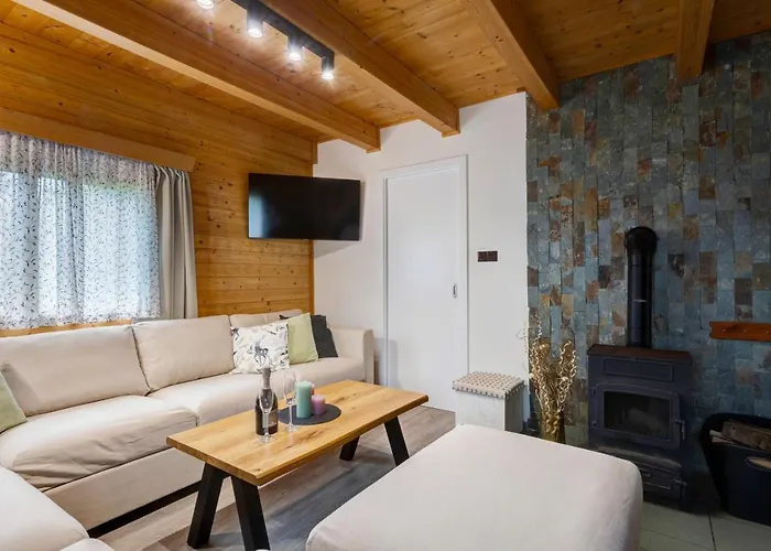 Casa vacanze Private Summer House With Swimming Pool, Bar And Pit For Football And Volleyball *