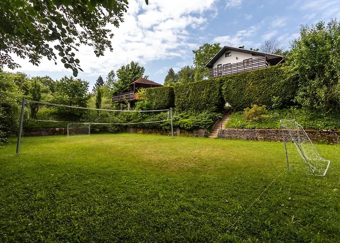 Private Summer House With Swimming Pool, Bar And Pit For Football And Volleyball Casa vacanze Hvezdonice