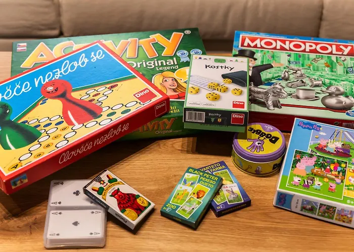 Private Summer House With Swimming Pool, Bar And Pit For Football And Volleyball Hvezdonice