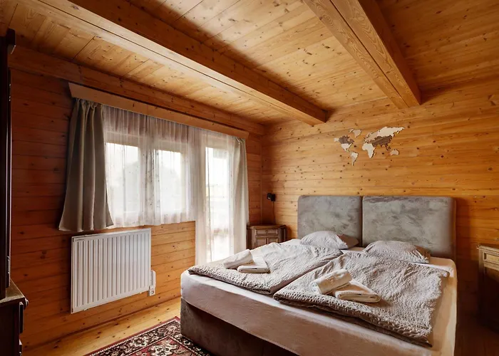 Private Summer House With Swimming Pool, Bar And Pit For Football And Volleyball Hvezdonice